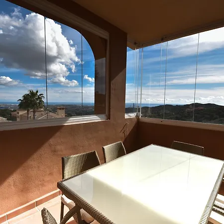 아파트 Luxury With Amazing Views 오옌