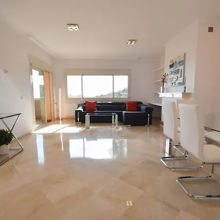 Luxury With Amazing Views *